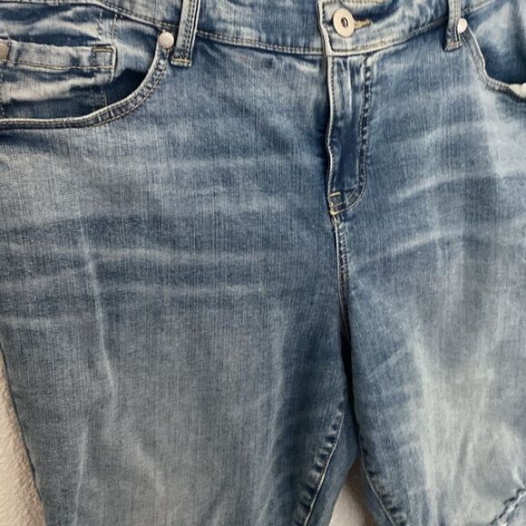 TORRID- boyfriend straight- distressed mid rise jeans- Size 18 - Picture 4 of 7